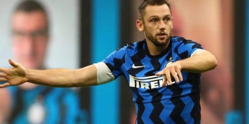 cau-thu-bong-da-stefan-de-vrij-hanh-trinh-va-tai-nang-cua-trung-ve-xuat-sac-2993