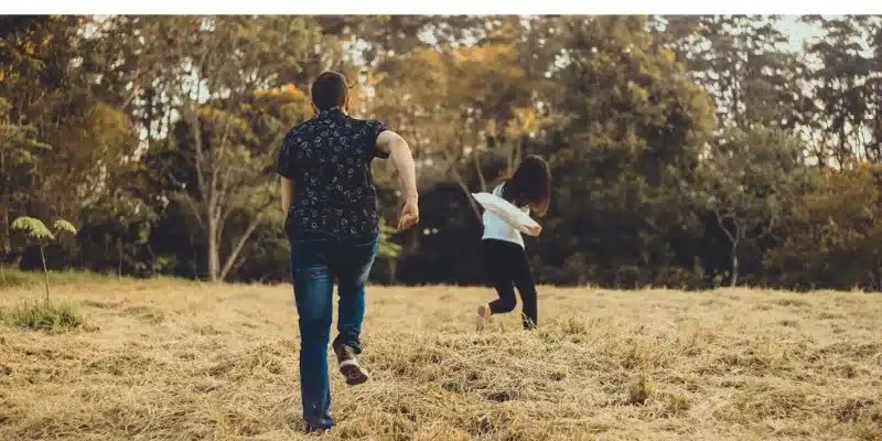 hinh-anh-nam-mo-thay-minh-bi-danh-kham-pha-y-nghia-va-con-so-may-man-2750-0